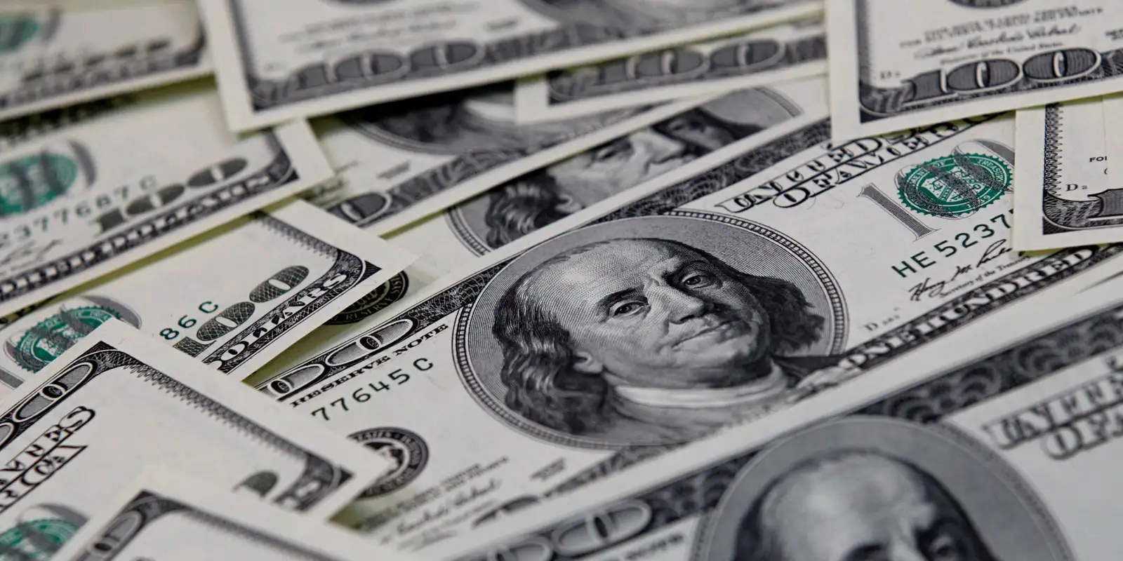 Dólar sobe para R$ 5,66 com medidas sobre IOF