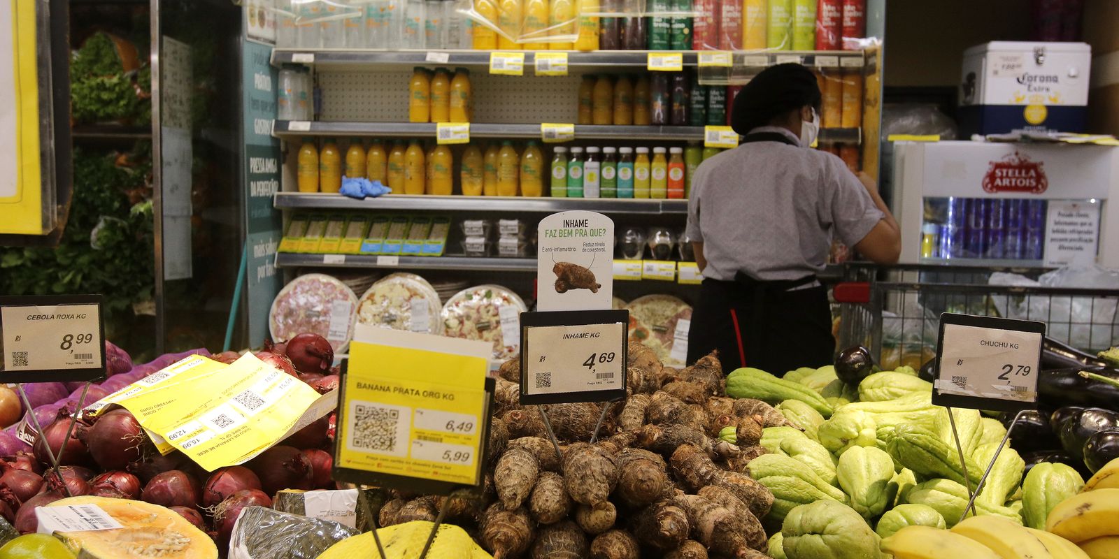 Contratos de trabalho por hora em supermercados aumentam precarização