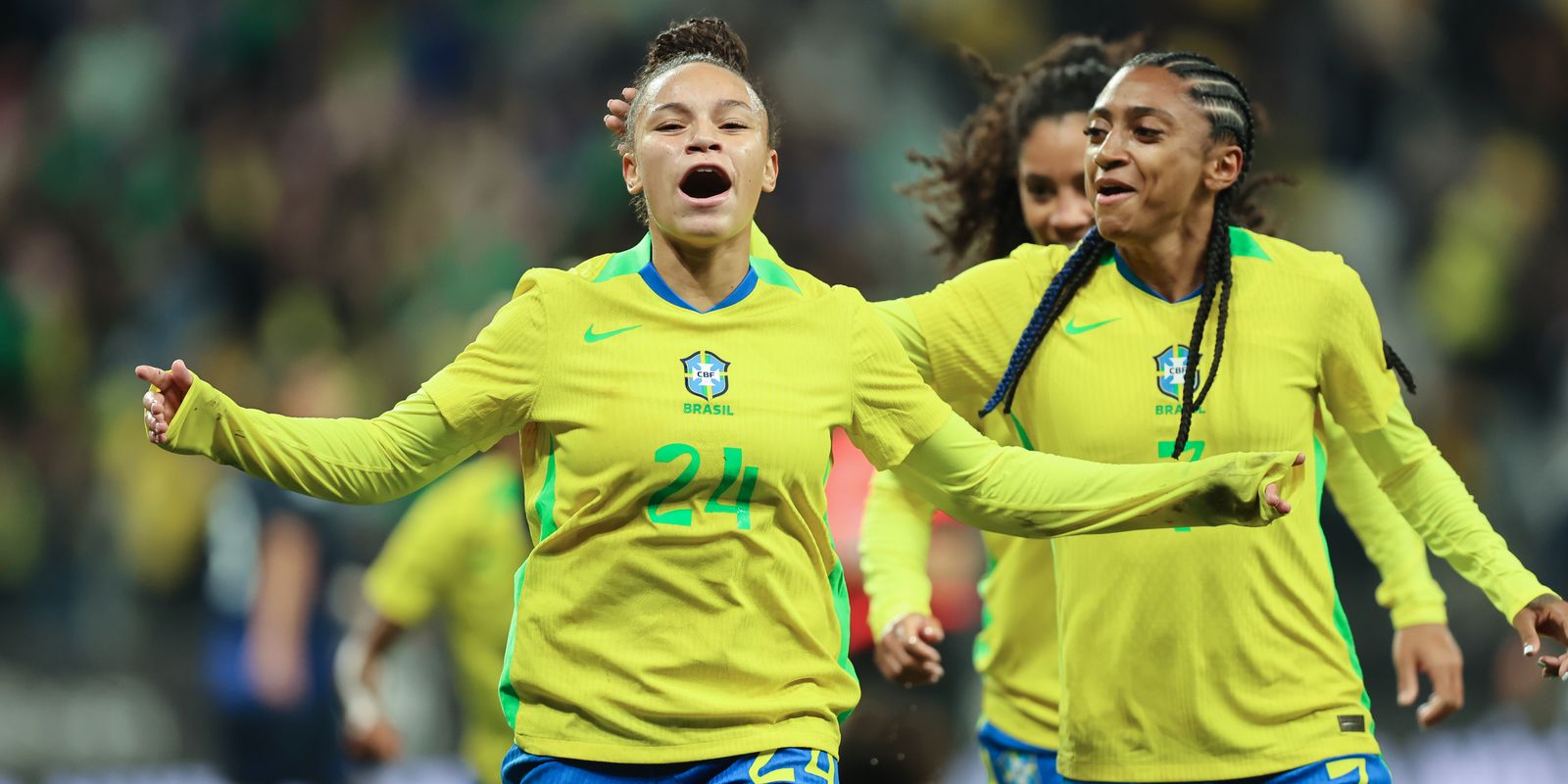 Dudinha brilha e seleção feminina derrota Japão no frio paulistano