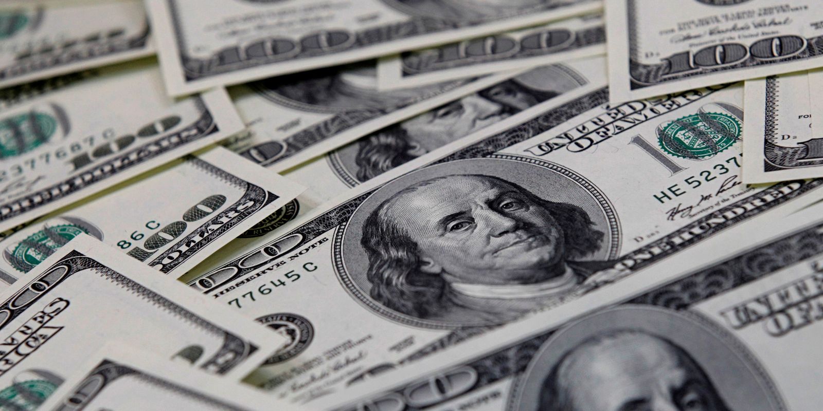 Dólar sobe para R$ 5,54, mas fecha distante da máxima do dia