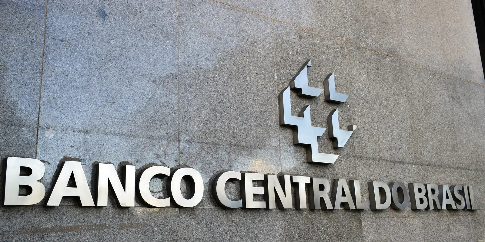 Mercado financeiro reduz previsão da inflação para 4,95%
