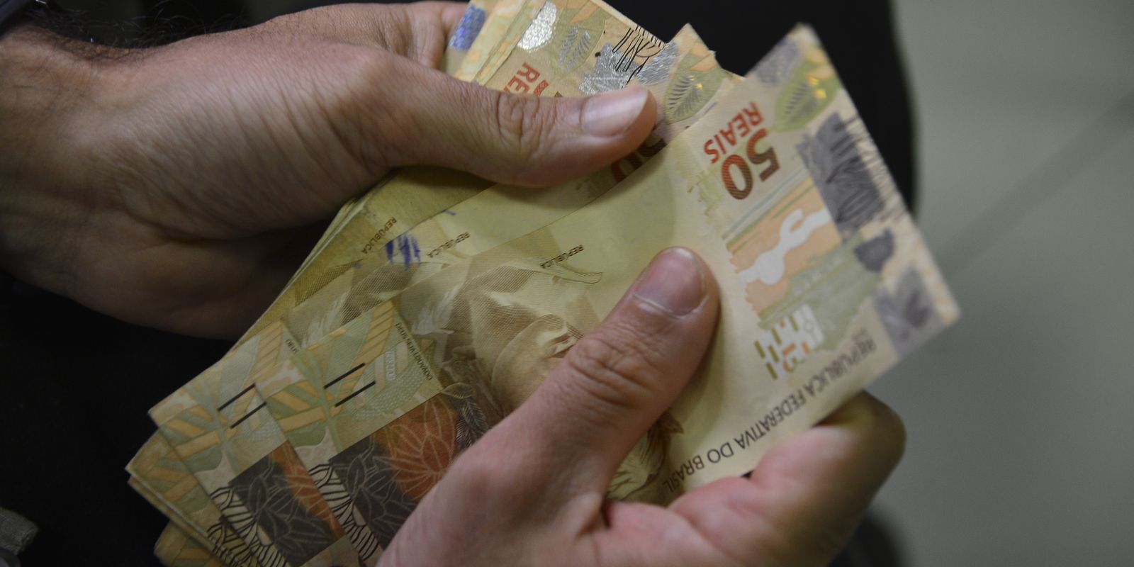 Proposta do Orçamento de 2026 prevê salário mínimo de R$ 1.631