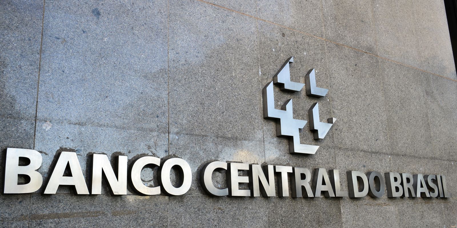 Contas externas têm saldo negativo de US$ 5,1 bilhões em outubro